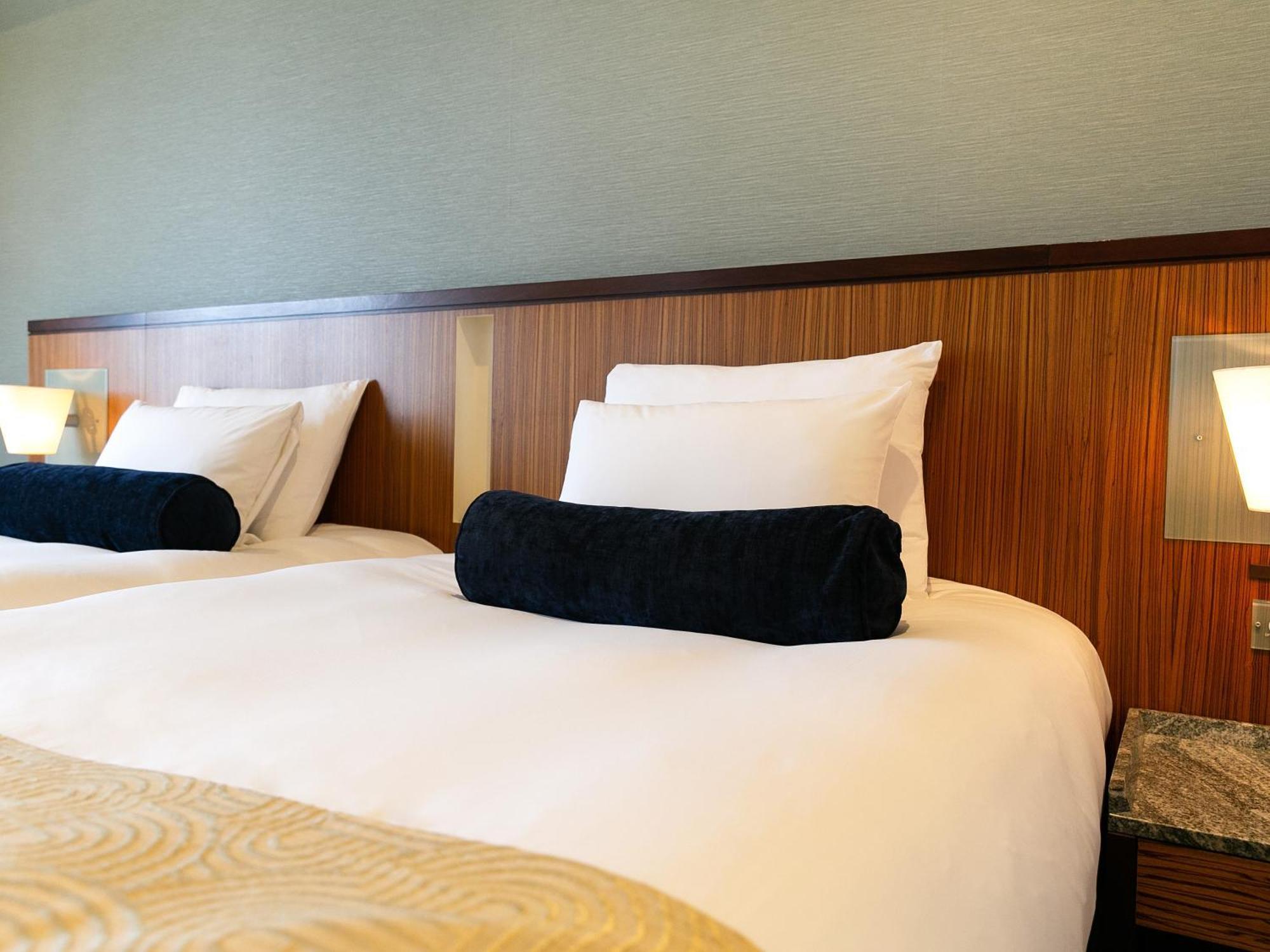Hotel Nikko Alivila Yomitan Eksteriør bilde A bed with a bolster
